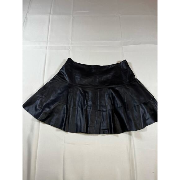 Forever 21 faux leather mini skirt - excellent condition- size medium - Picture 4 of 5